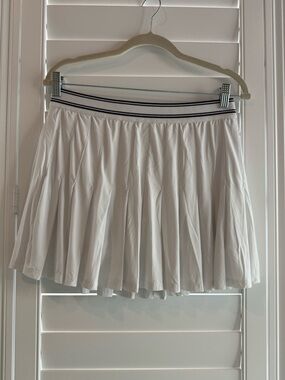 Vineyard Vines White Pleated Mini Skirt with Striped Elastic Waistband